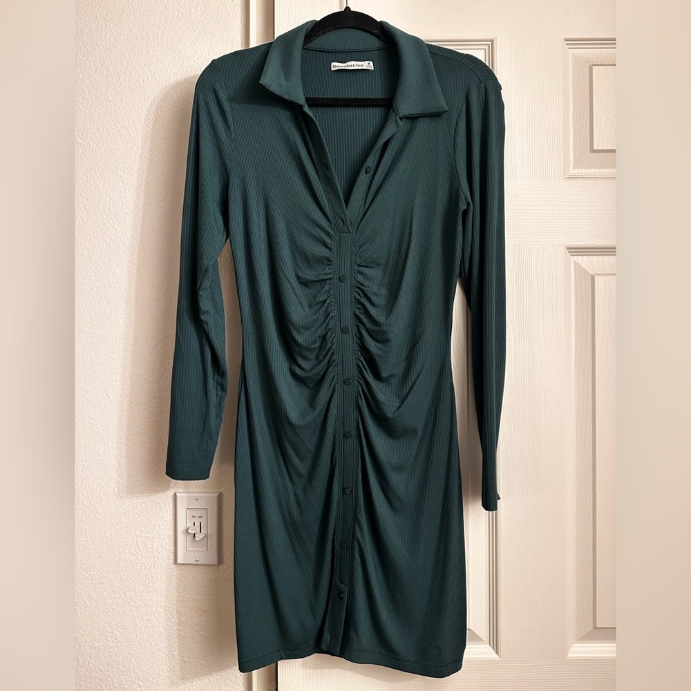 Elegant Green Button-Up Dress